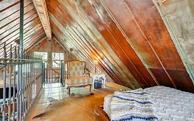 Horse Thief Inn Cabin Retreat With Deck And Hot Tub!